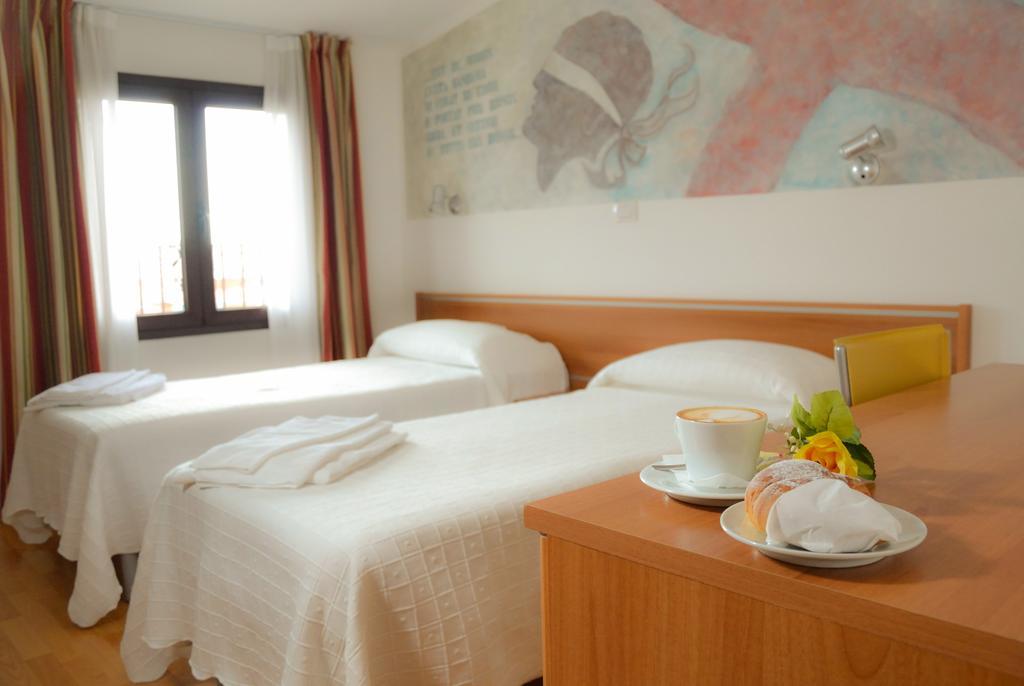 Sale Hotel Посада Номер фото